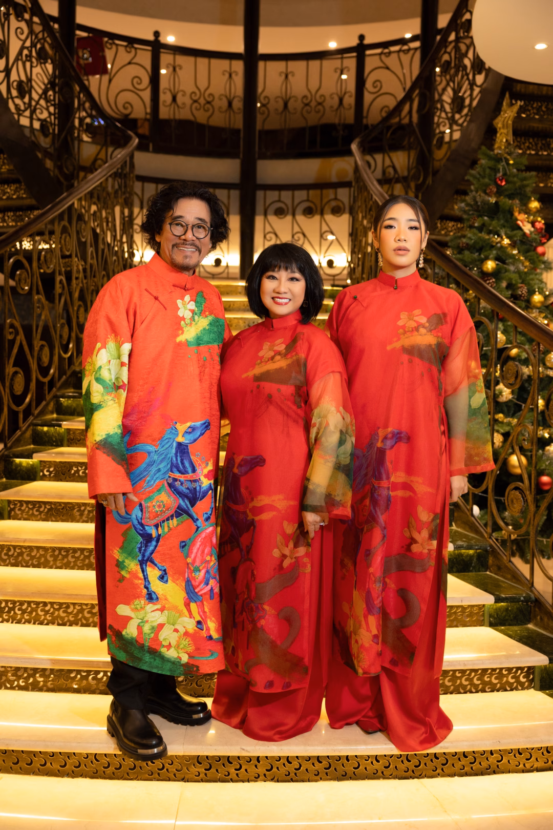 Nh&oacute;m mỹ nh&acirc;n Việt Nam trong trang phục &aacute;o d&agrave;i truyền thống