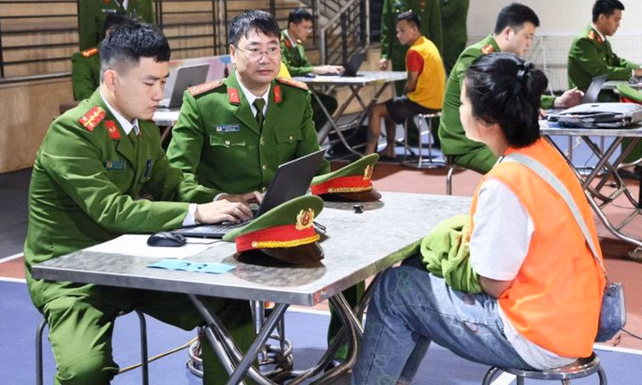 Nh&oacute;m người li&ecirc;n quan trong đường d&acirc;y lừa đảo chiếm đoạt t&agrave;i sản tại Campuchia