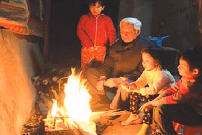 Những Kỷ Niệm Bên Bếp Lửa Hồng: Hồn Quê Nhà Trong Mùa Đông