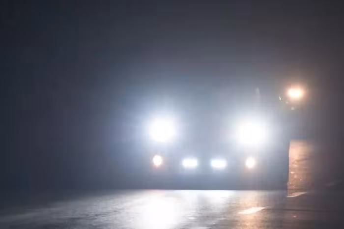 Ô nhiễm ánh sáng đèn xe ô tô: Nguy cơ, hậu quả và cách phòng tránh