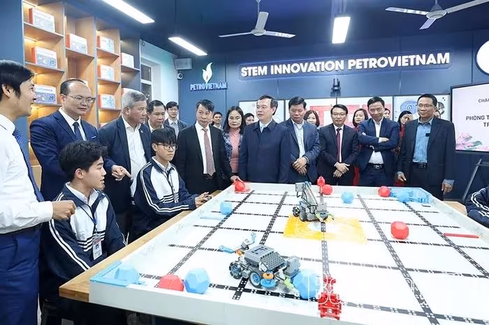 Petrovietnam mở phòng LAB STEM quốc tế tại THPT Hạ Hòa – Đột phá giáo dục