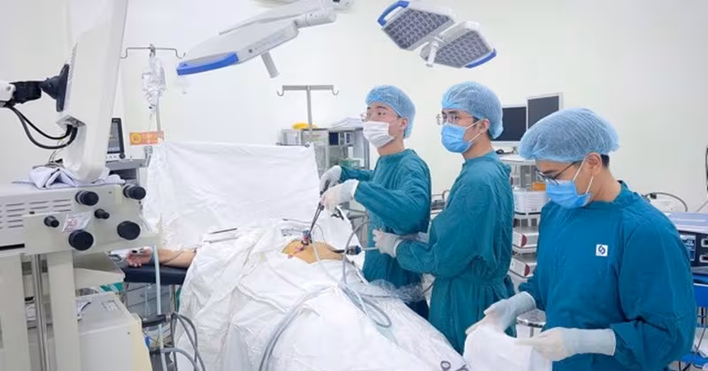 Phẫu thuật nội soi đa mô thức thành công điều trị sỏi chồng sỏi phức tạp