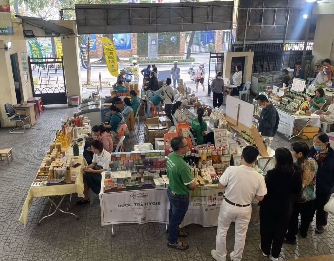 Phiên chợ xanh tại Xuân Hòa, TP HCM Phiên chợ xanh ở phường Xuân Hòa, TP HCM, sáng 11/1