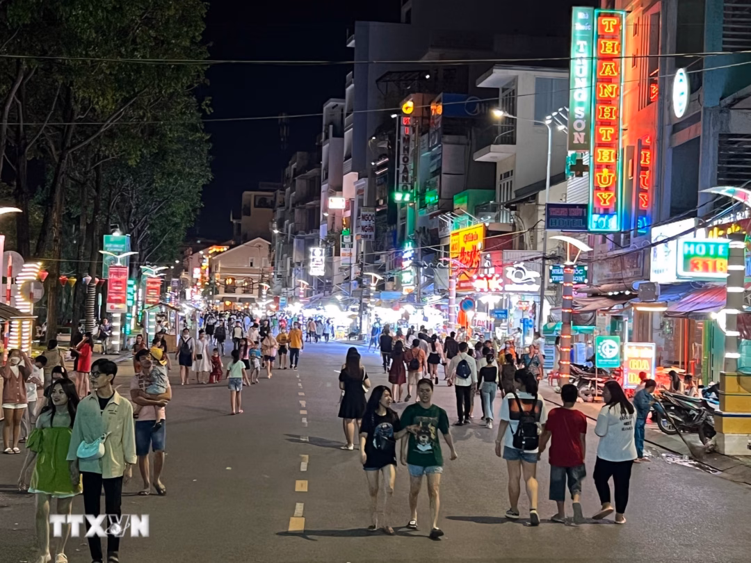 Phố đi bộ Ninh Kiều &ndash; kh&ocirc;ng gian văn ho&aacute; đ&ecirc;m ở Cần Thơ