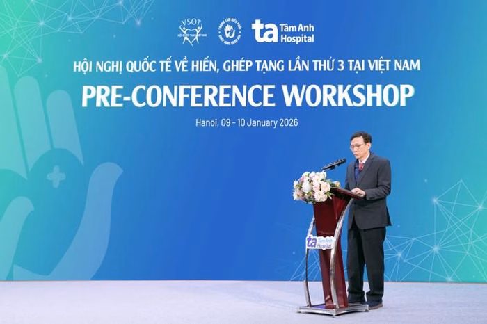 Ph&oacute; Gi&aacute;o sư Trần Quang B&iacute;nh ph&aacute;t biểu