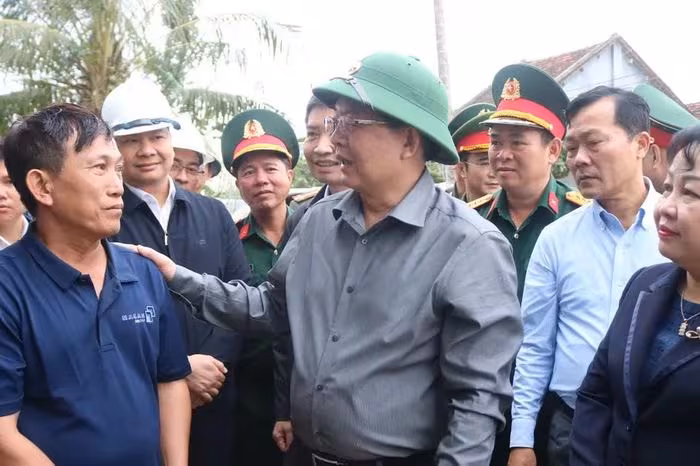 Phó Thủ tướng Hồ Quốc Dũng thăm người dân Đắk Lắk sau mưa lũ