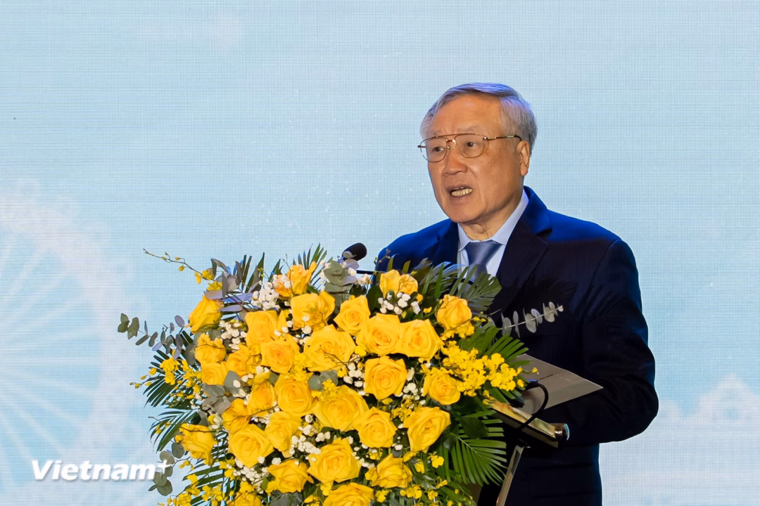 Ph&oacute; Thủ tướng Nguyễn H&ograve;a B&igrave;nh ph&aacute;t biểu tại hội nghị