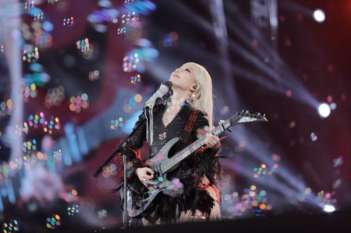 Ph&ugrave;ng Kh&aacute;nh Linh v&agrave; Đ&ocirc;ng Nhi tr&ecirc;n s&acirc;n khấu GENfest