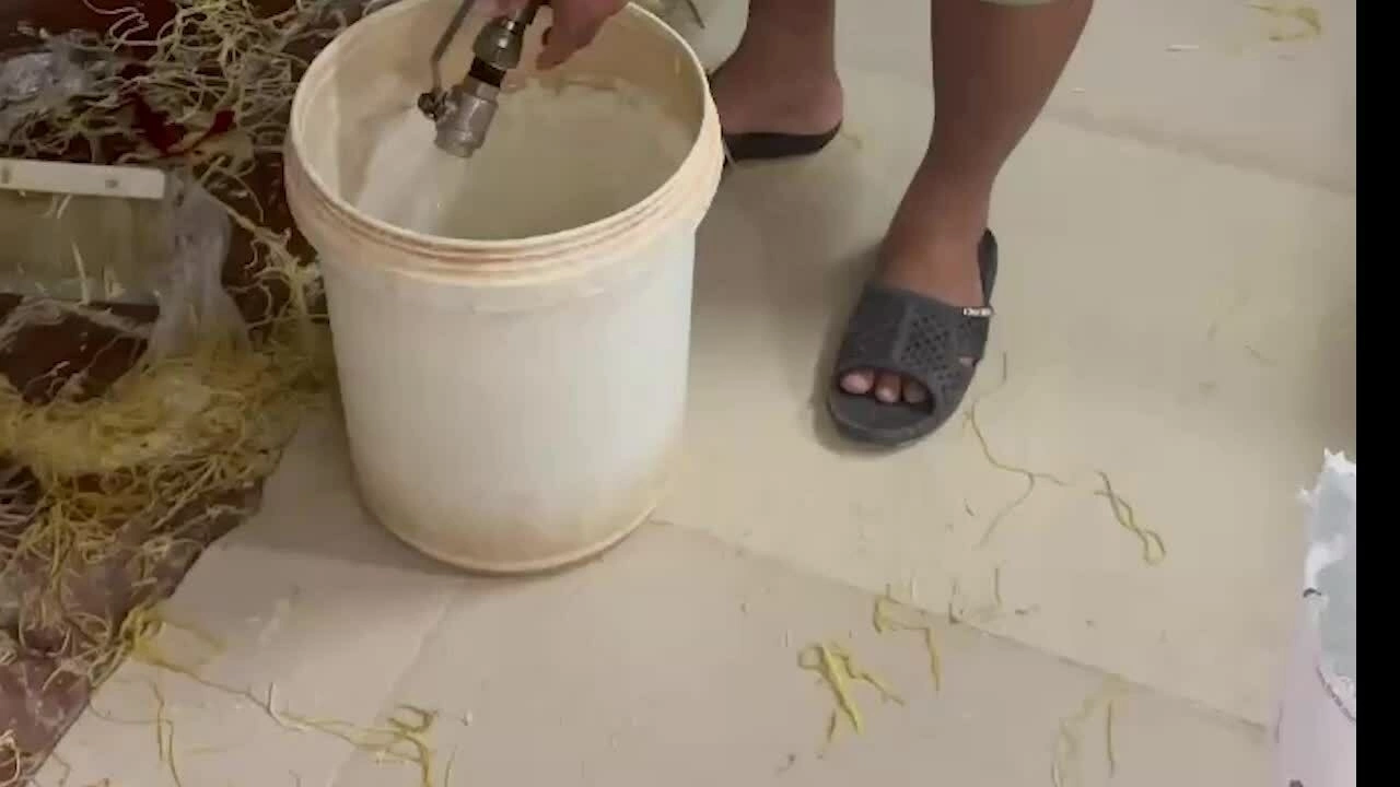 Quy tr&igrave;nh sản xuất m&igrave; tươi trộn h&agrave;n the v&agrave; h&oacute;a chất