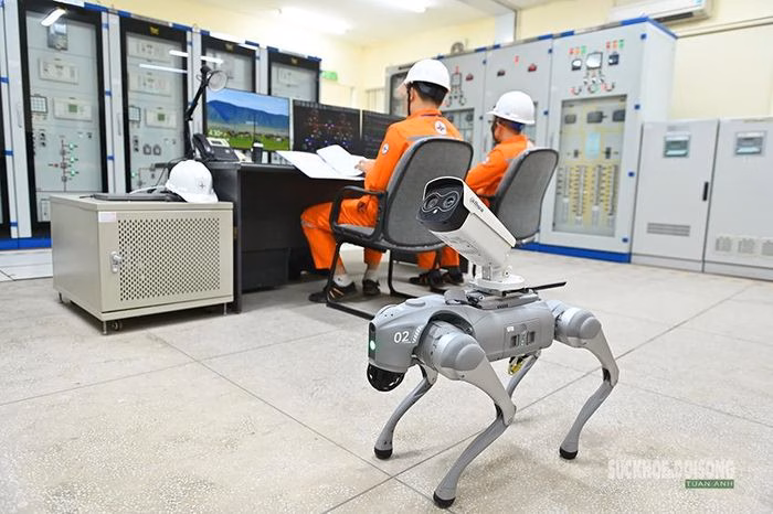 Robot di động gi&aacute;m s&aacute;t nhiệt độ tại trạm biến &aacute;p