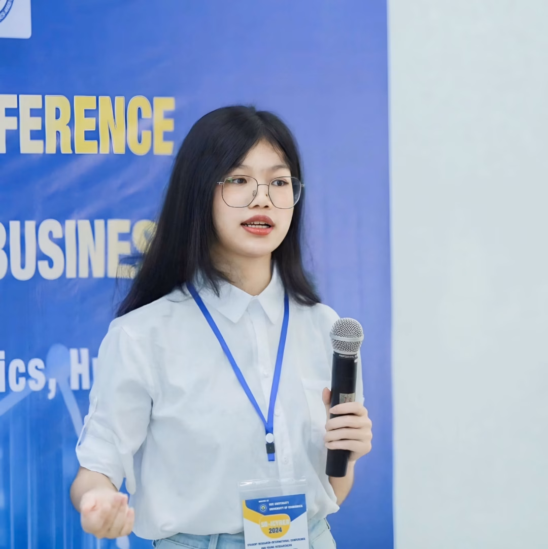 Bức vẽ anime của Mai Trang trong kh&ocirc;ng gian học tập