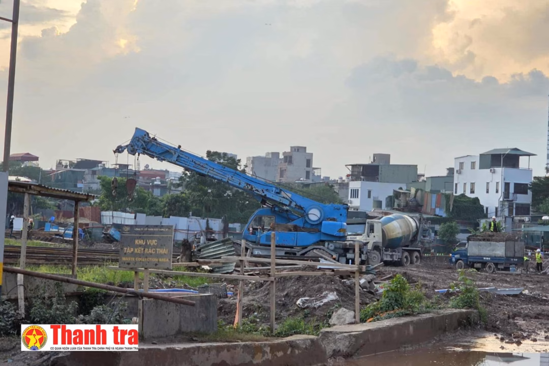 M&aacute;y m&oacute;c thi c&ocirc;ng phần m&oacute;ng tại c&ocirc;ng trường Bệnh viện Thanh Xu&acirc;n