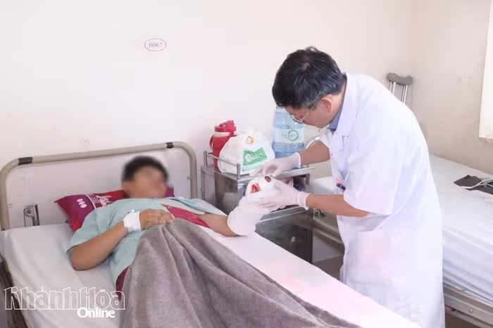 Thiếu niên 15 tuổi mất hai ngón tay vì tự chế pháo nổ – Cảnh báo an toàn