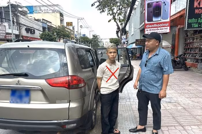 Thiếu niên 16 tuổi cướp điện thoại trị giá 30 triệu đồng, bị bắt tại TP.HCM