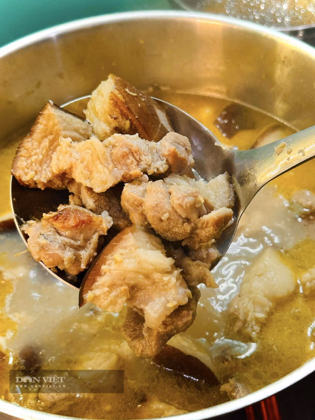 Thịt ch&acirc;n gi&ograve; vừa nấu vừa mềm, b&igrave; gi&ograve;n