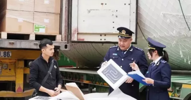 Thu ngân sách hải quan 2025 bứt phá: Nguyên liệu, máy móc và ô tô