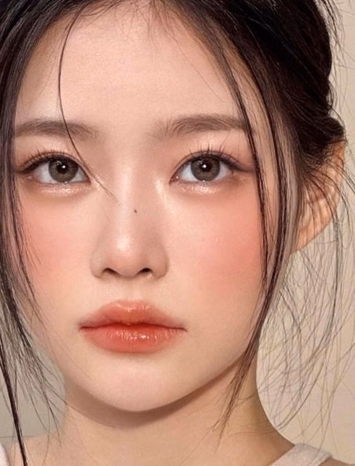 Makeup tone cam đ&agrave;o cho tiệc cuối năm