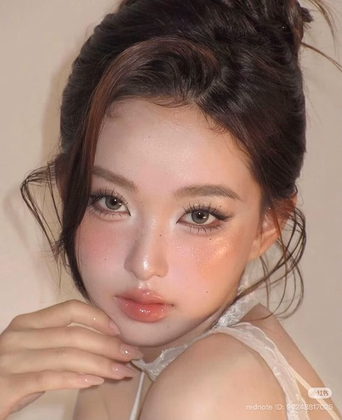 Makeup tone H&agrave;n Quốc cho tiệc cuối năm 2026