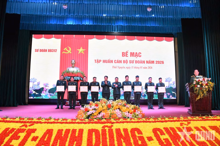 Trao thưởng tập huấn Sư đoàn 312 Lễ trao thưởng tập huấn