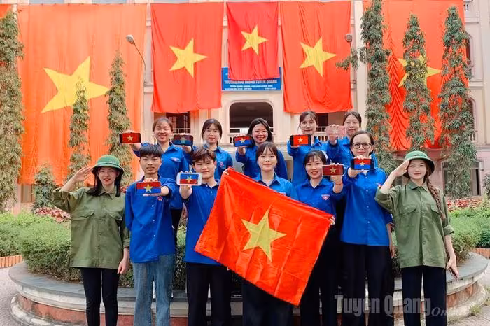 Trend yêu nước 2025: Gen Z và cộng đồng số tạo làn sóng tự hào dân tộc