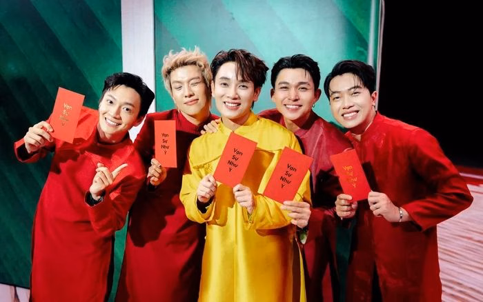 Trúc Nhân cùng 68 nghệ sĩ trong MV Vạn sự như ý Trúc Nhân cùng 68 nghệ sĩ trong MV Vạn sự như ý