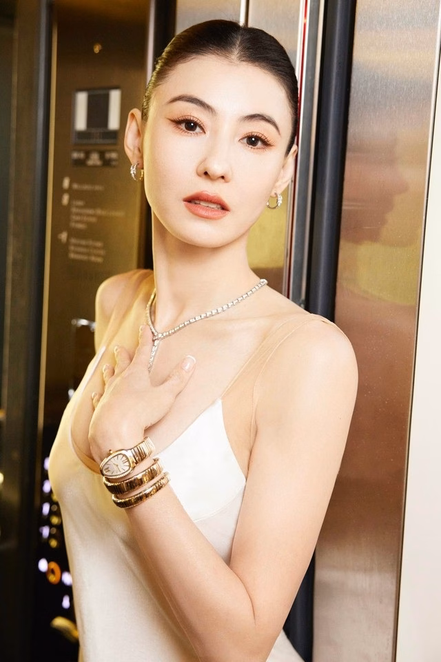 Trương B&aacute; Chi tại buổi lễ thời trang