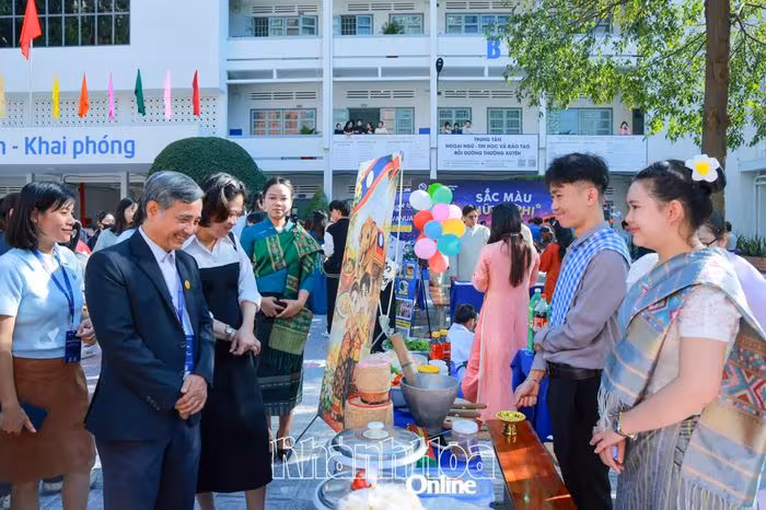 Trường Đại học Khánh Hòa khai trương “Sắc màu hữu nghị” – Giao lưu văn hoá sinh viên quốc tế