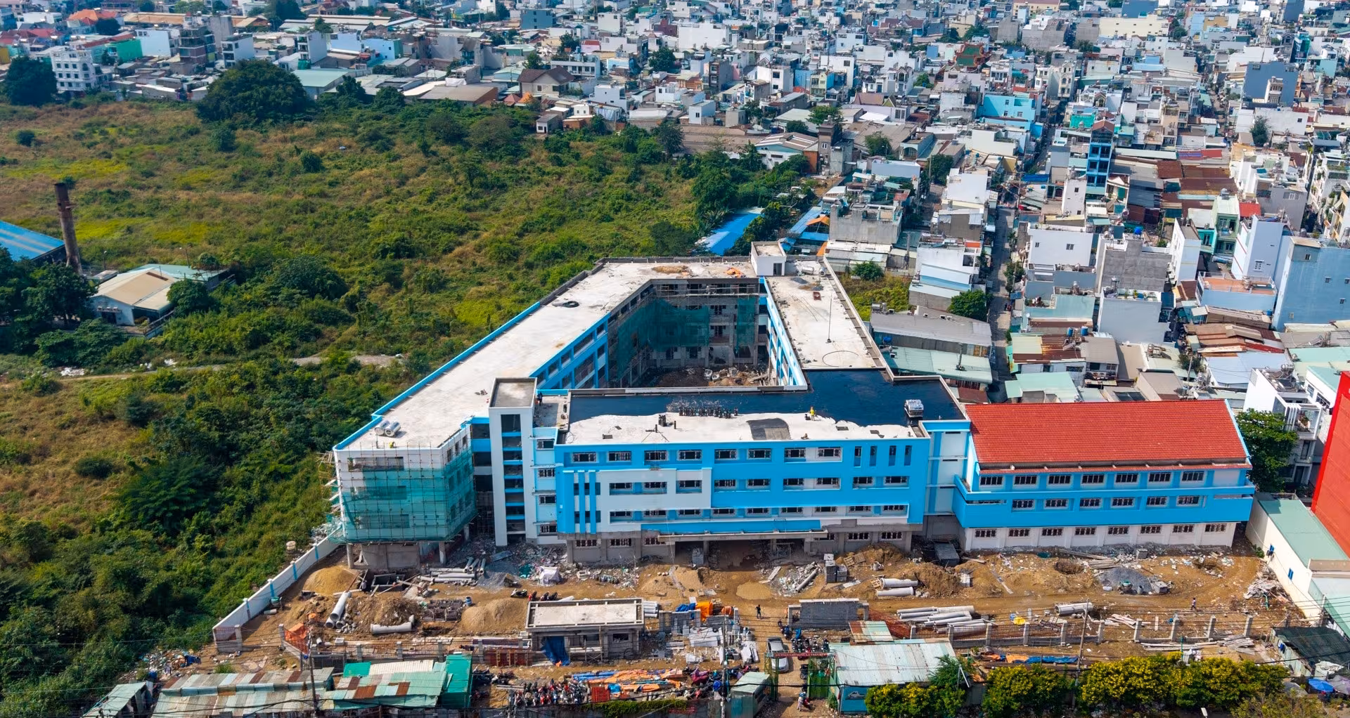 Trường Tiểu học Trần Đại Nghĩa: Từ nghĩa trang Bình Hưng Hòa