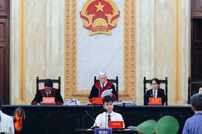 Tuyên án 14 bị cáo mua bán 16,6 kg ma túy: Chi tiết án phạt và bối cảnh điều tra