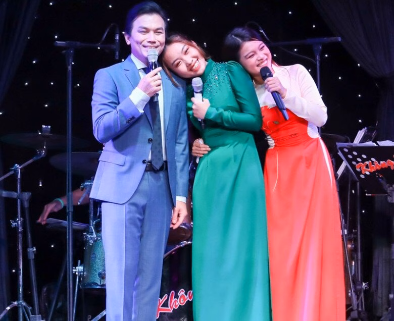 Hai nữ ca sĩ ngỏ lời nhận Mạnh Quỳnh l&agrave;m ba