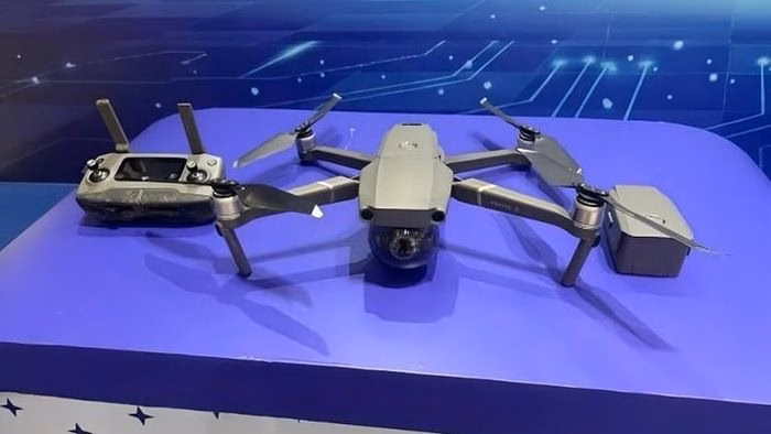 Thiết bị UAV d&ograve; t&igrave;m sự cố đường d&acirc;y tự động xử l&yacute; h&igrave;nh ảnh v&agrave; nhận biết nguy cơ sự cố th&ocirc;ng b&aacute;o với người vận h&agrave;nh v&agrave; gửi th&ocirc;ng b&aacute;o về Trung t&acirc;m.