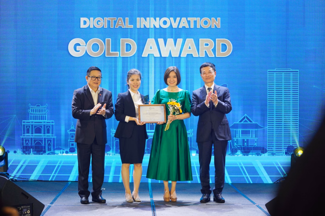 VCB Tablet – Giải Vàng hạng mục Đổi mới sáng tạo số ASEAN Digital Award 2026 Đại diện Vietcombank nhận giải Vàng ASEAN Digital Award 2026