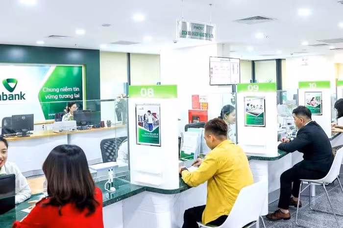 Vietcombank chạm mốc gần 2,5 triệu tỷ đồng, đứng thứ ba ngành ngân hàng