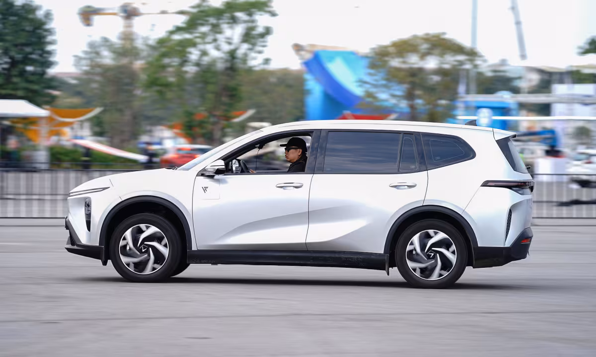 VinFast Limo Green phá kỷ lục bán 27.100 xe trong 5 tháng, gấp 3 lần Innova Cross và 18 lần Custin