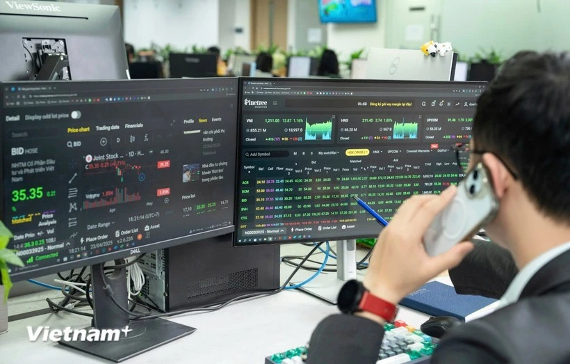 VN-Index tăng mạnh ngày 16/1: Dòng tiền chảy vào VN30, công nghệ và ngân hàng