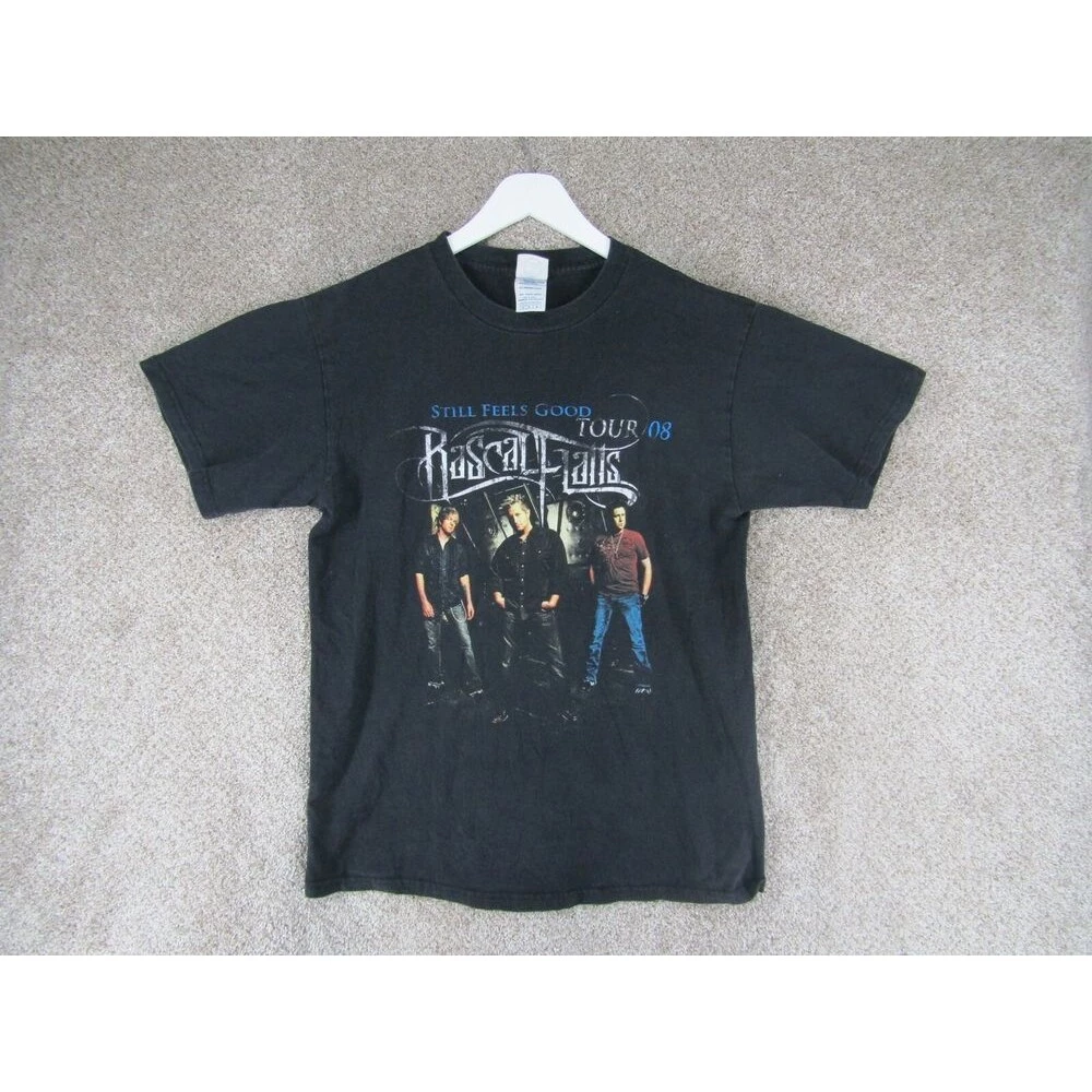 Mặc áo sơ mi ngắn tay unisex có thật sự phù hợp với mọi dáng người?