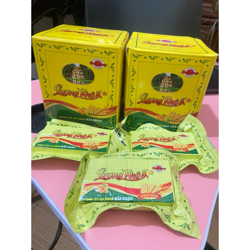 Mua Lương Khô Hải Châu 5 Sao Có Đủ Cho Gia Đình Đông Người Ăn Vặt?