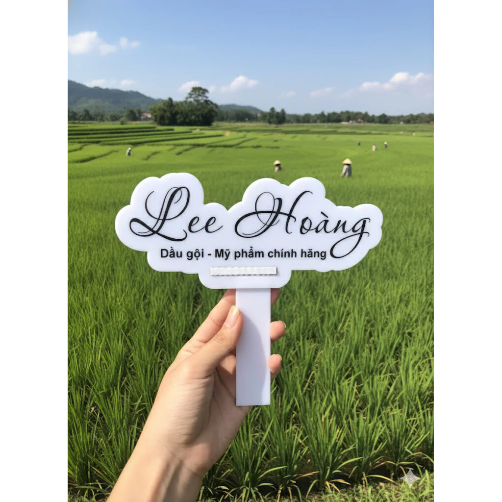 Bảng Tên Shop Cầm Tay bị lỗi thời – Làm sao để chọn Bảng Hashtag Mica phù hợp cho chiến dịch marketing của bạn?