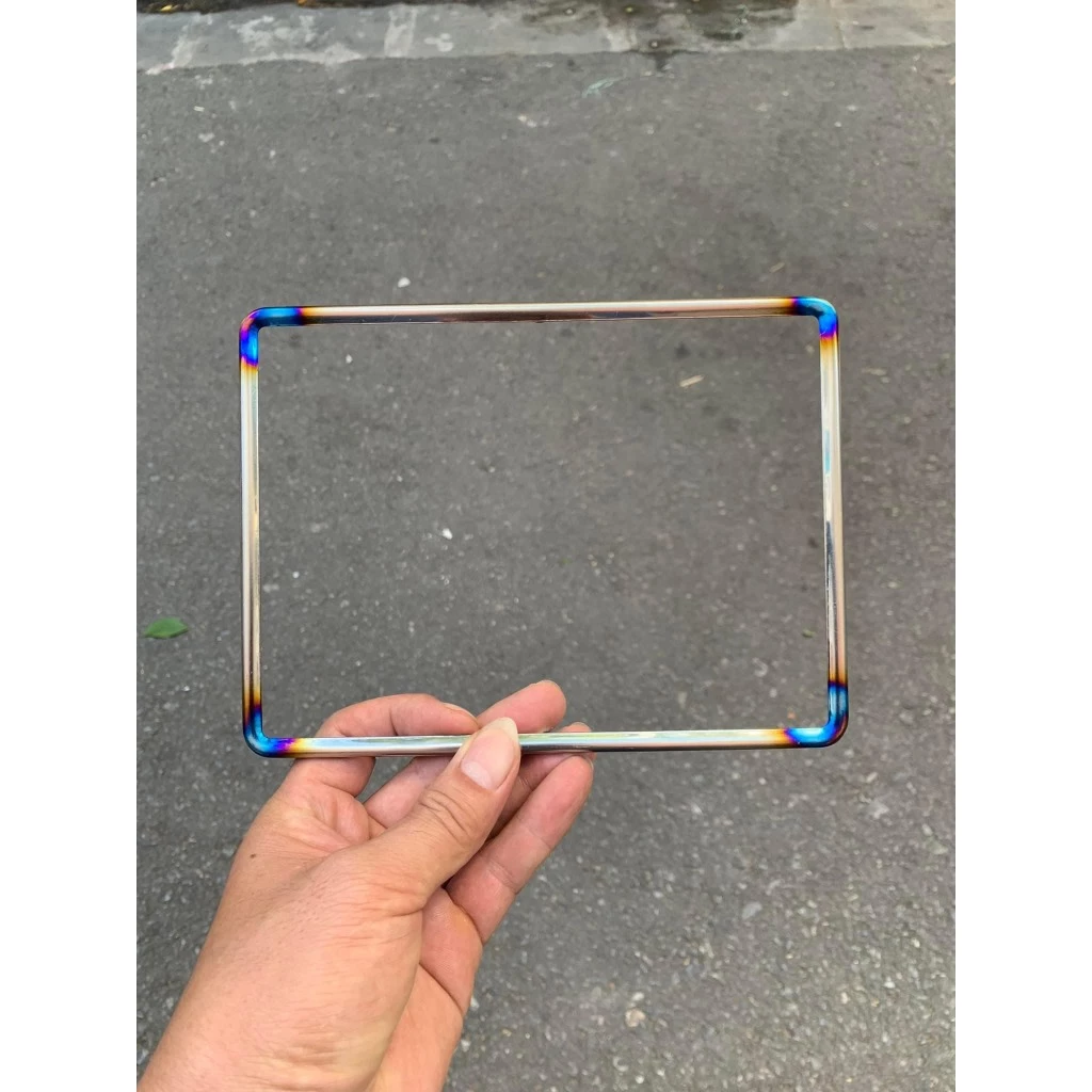 Tôi đã lắp khung viền biển số titan cho xe máy và đây là những điều tôi ước biết sớm hơn