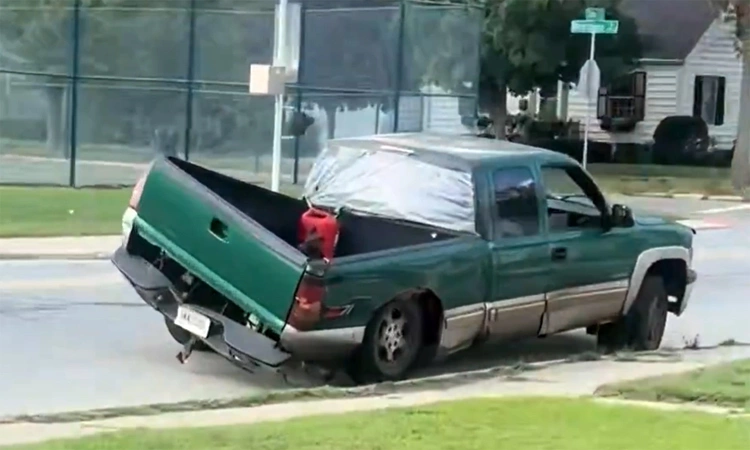 Xe tải Silverado gãy khung vẫn lưu thông ở Indiana – Lý do không bị phạt