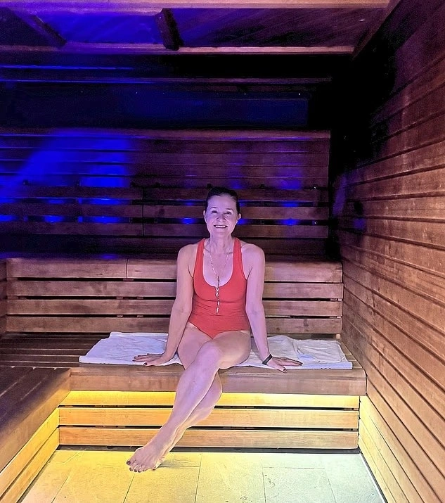 Alison xem x&ocirc;ng hơi như b&agrave;i tập cho mạch m&aacute;u