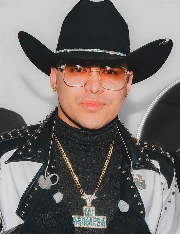 Ca sĩ Yeison Jim&eacute;nez sau khi bay