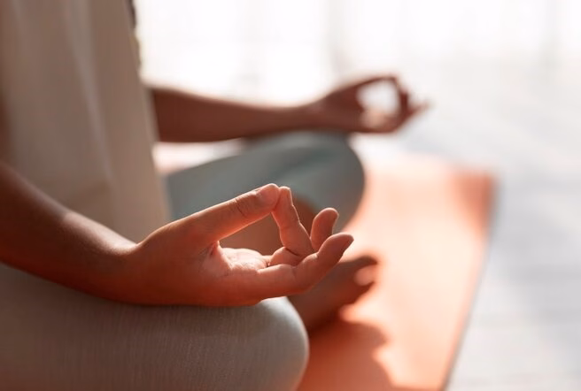 Yoga giảm đau cổ và vai mùa lạnh Yoga giảm đau cổ và vai mùa lạnh - 4 tư thế đơn giản