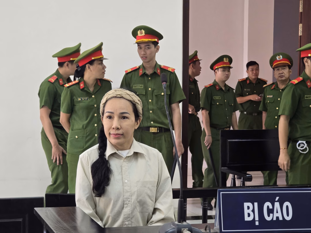 Phiên tòa Đinh Thị Lan: Vợ chồng Nguyễn Phương Hằng vắng mặt, vụ việc ra sao?