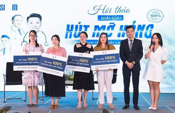 Bệnh viện Thẩm mỹ SIAM Thailand khẳng định uy tín qua các ca giải cứu hút mỡ hỏng thành công Bác sĩ tại Bệnh viện Thẩm mỹ Siam Thailand thực hiện quy trình chỉnh sửa biến chứng hút mỡ