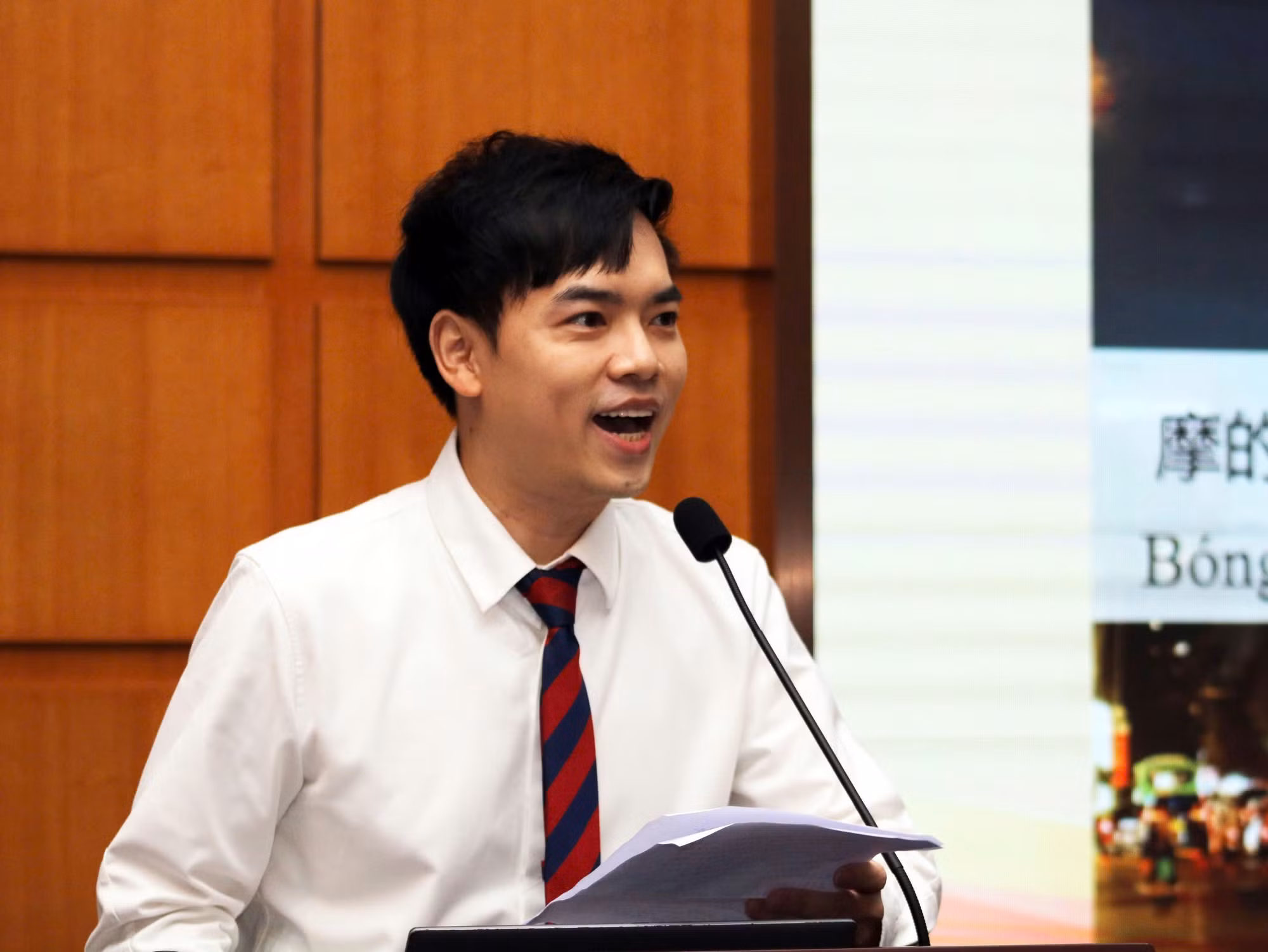 Đại diện thanh niên Trung Quốc Anh Vương Tử Triệu Ủy viên Hội Liên hiệp Thanh niên tỉnh Quảng Đông Trung Quốc