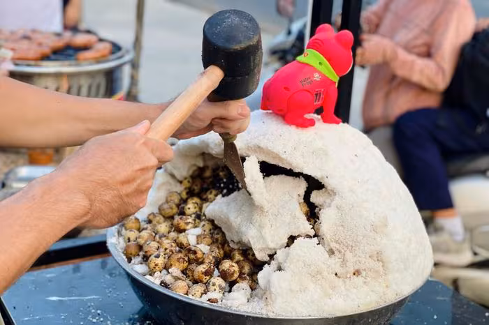 Giải Mã Cơn Sốt Trứng Cút Ủ Muối Thảo Mộc: Khi Sự Tò Mò Vượt Xa Hương Vị