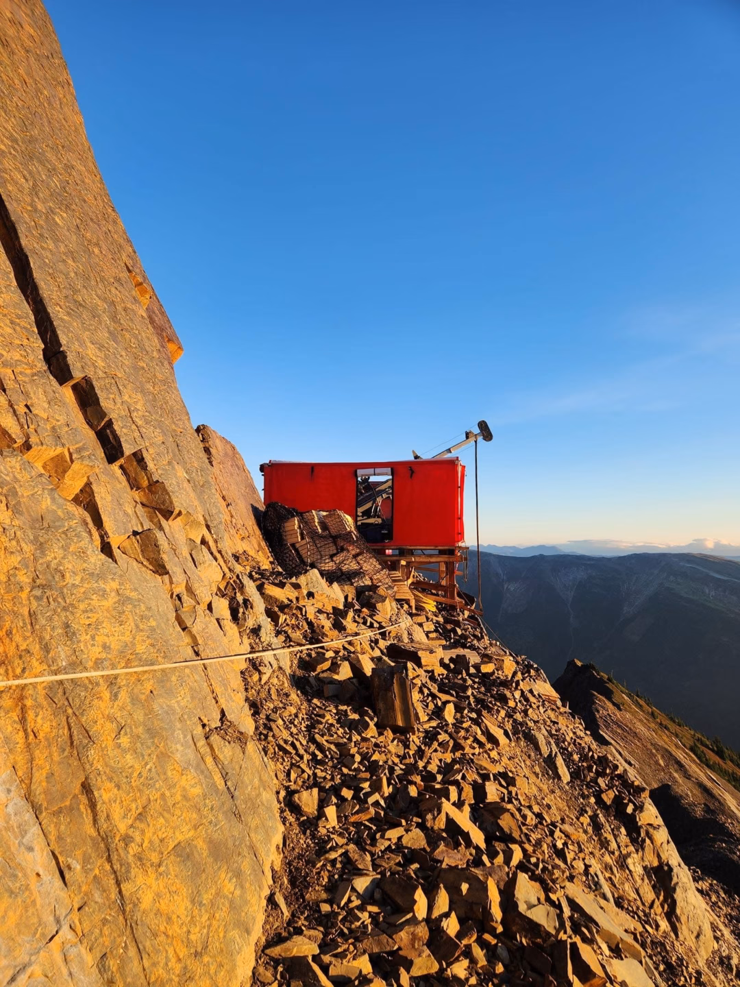Hệ thống giàn khoan thăm dò khoáng sản giữa vùng tuyết Bắc Canada Hệ thống giàn khoan thăm dò khoáng sản giữa vùng tuyết Bắc Canada