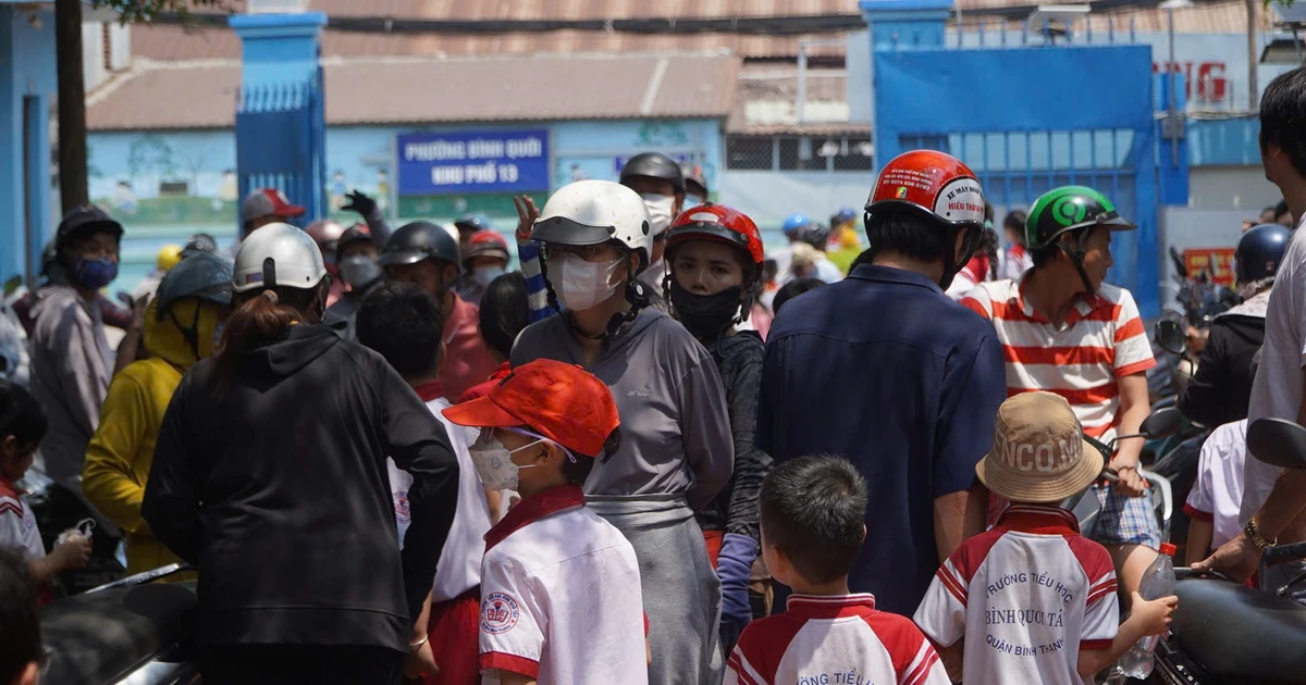 Lo ngại ngộ độc thực phẩm, nhiều trường tại TPHCM đồng loạt tạm dừng ăn bán trú