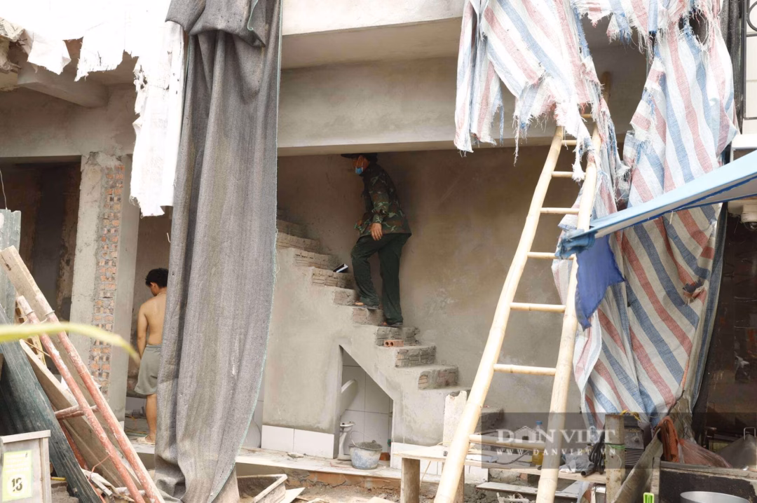 Ng&ocirc;i nh&agrave; đầu thừa đu&ocirc;i thẹo tại ng&atilde; tư Đ&ecirc; La Th&agrave;nh - Giảng V&otilde; với cấu tr&uacute;c hẹp dần về ph&iacute;a sau